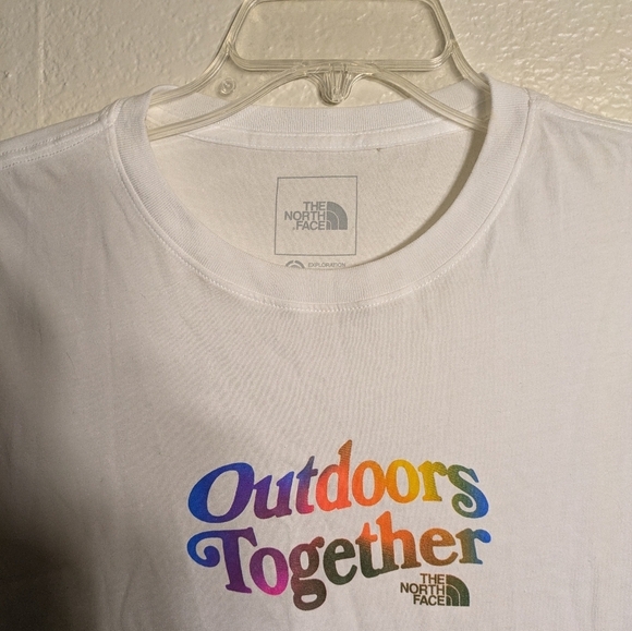 The North Face White Outdoor Graphic T-Shirt Woman's Size Large Pre-owned - Picture 4 of 7